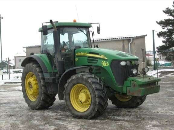 Kolový traktor JOHN DEERE 7720