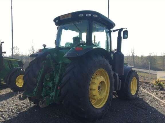 Kolový traktor JOHN DEERE 8360R