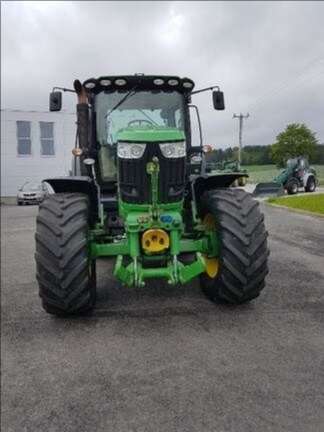 Kolový traktor JOHN DEERE 6190R